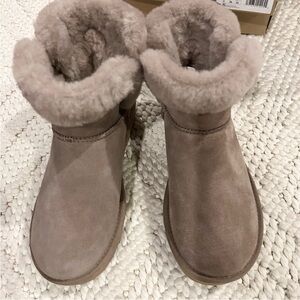 UGGS Women's Shearling Lined Winter Boots
